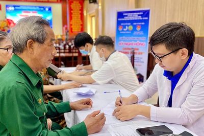 Tuổi trẻ Đà Nẵng lan tỏa chiến dịch 'Áo xanh tri ân' nhân kỷ niệm ngày Thương binh - Liệt sĩ (27/7)