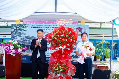 45 năm trở lại mái trường xưa: Còn mãi nghĩa thầy trò Quế Mỹ