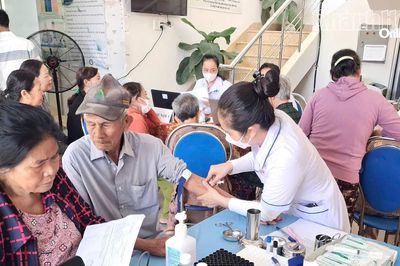 Khám sàng lọc sức khỏe miễn phí cho 700 người dân xã Nam Ninh Hòa