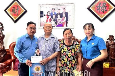 Liên đoàn Lao động tỉnh thăm, tặng quà gia đình chính sách, người có công