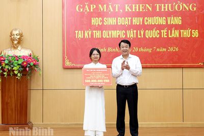 Gặp mặt, khen thưởng nữ sinh đoạt Huy chương Vàng Olympic Vật lý quốc tế lần thứ 56