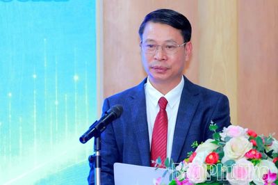 Công bố quyết định bổ nhiệm Hiệu trưởng, Phó Hiệu trưởng Trường Đại học Hùng Vương