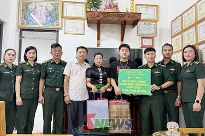 Chuyển trao 80 triệu đồng cho thân nhân liệt sĩ Lù Công Thắng