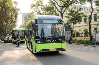 Hà Nội: Xây dựng lộ trình hạn chế phương tiện cá nhân vào trung tâm khi đầy đủ điều kiện