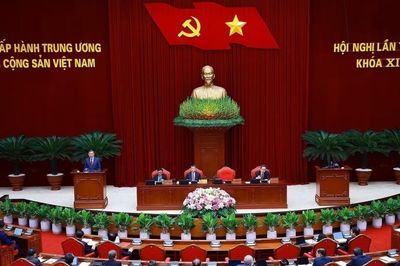 Khai mạc trọng thể Hội nghị Trung ương ba, khóa XIV