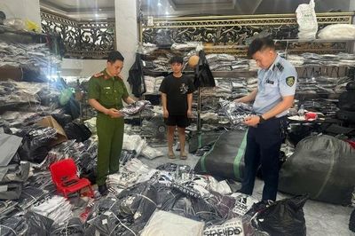 Hà Nội tạm giữ hơn 33.600 sản phẩm quần áo có dấu hiệu giả mạo nhãn hiệu
