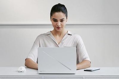 Laptop14 inch giá 120 triệu đồng của Asus có gì đặc biệt?