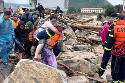Công an Lai Châu và lực lượng phối hợp: Căng mình cứu hộ giữa lũ dữ Mường Than