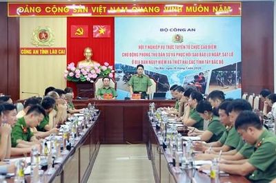 Công an các địa phương xảy ra thiên tai chủ động di dời người dân ra khỏi nơi nguy hiểm