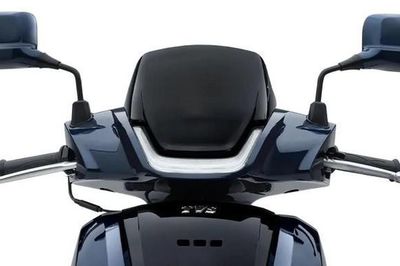 Xuất hiện xe máy điện giá 38 triệu đồng đẹp sang trọng, đi 175km, cốp siêu rộng, màn hình như ô tô, trang bị cả số lùi