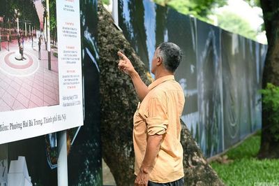 Quây rào vườn hoa trước Công viên Thống Nhất, xây quảng trường mới