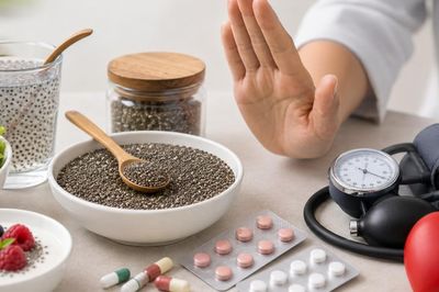Đang dùng thuốc huyết áp, tiểu đường, chống đông máu có nên ăn hạt chia?