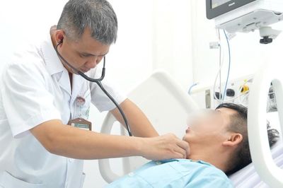 Được cứu sống sau vụ ngạt khí tại trang trại nuôi lợn, các nạn nhân xúc động cảm ơn bác sĩ Bệnh viện Bạch Mai cơ sở Ninh Bình