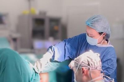 Tin quảng cáo 'chữa trĩ không đau' người đàn ông phải phẫu thuật tạo hình hậu môn