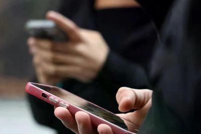 Cộng hòa Czech thông qua dự luật cấm sử dụng điện thoại ở trường học