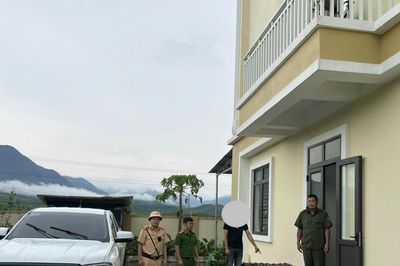 Quảng Ninh: Bắt giữ xe ô tô chở 148 bình nghi chứa 'khí cười' không rõ nguồn gốc