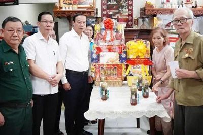 Lãnh đạo TP Hồ Chí Minh thăm các thương binh, người có công tiêu biểu
