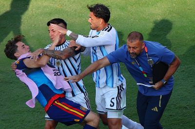FIFA điều tra Argentina