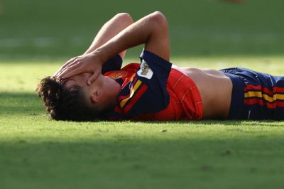 Sao trẻ Tây Ban Nha thừa nhận tiếc nuối khi đánh bại Messi