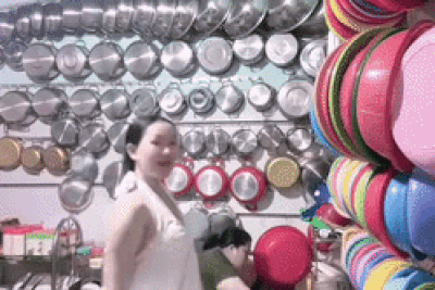 Căn nhà treo 100 chiếc nồi, 60 cái rổ đều tăm tắp ở Miền Tây