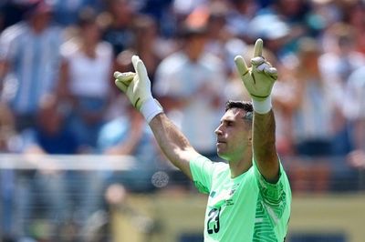 Emiliano Martinez cân nhắc chia tay tuyển Argentina