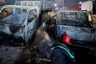 Khánh Hòa: Nhiều ô-tô bị thiêu rụi trong vụ cháy bãi đậu xe