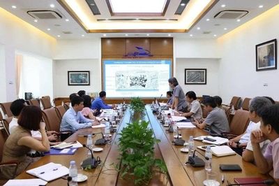 Khắc họa hành trình 145 năm của ngành Đường sắt Việt Nam qua tác phẩm phù điêu nghệ thuật