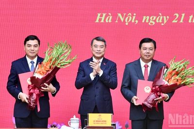 Công bố quyết định của Thủ tướng Chính phủ về công tác cán bộ