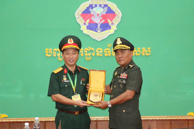 Đoàn sĩ quan trẻ Việt Nam thăm, giao lưu tại Binh chủng Đặc công, Bộ tư lệnh Lục quân Hoàng gia Campuchia