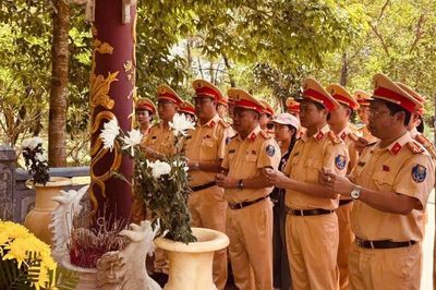 Tri ân các Anh hùng liệt sĩ, tiếp nối truyền thống vẻ vang của lực lượng Cảnh sát nhân dân