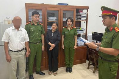 Khởi tố 'chúa chổm' lừa đảo