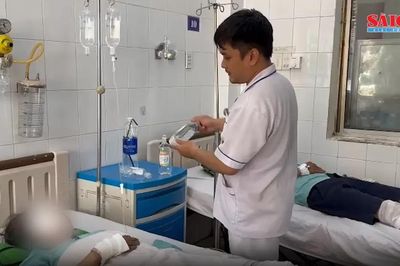 Nỗ lực cứu chữa các nạn nhân trong vụ cháy xe khách trên quốc lộ 1