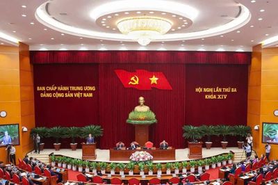 Ngày làm việc thứ hai Hội nghị Trung ương 3: Trung ương bàn về Đề án đổi mới mô hình phát triển Việt Nam