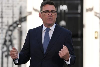 Thách thức nào chờ đợi tân Thủ tướng Anh Andy Burnham?