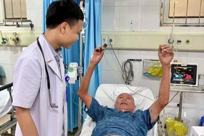Cụ ông 68 tuổi thoát đột quỵ nhờ đến viện trong giờ vàng