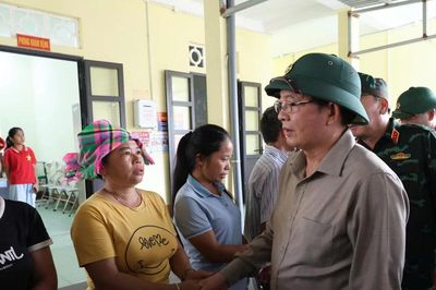 Phó Thủ tướng Hồ Quốc Dũng kiểm tra công tác khắc phục hậu quả mưa lũ ở Lai Châu