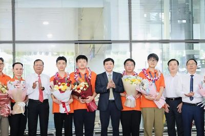 Đón đội tuyển Việt Nam sau thành tích tại Olympic Sinh học quốc tế