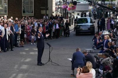 Tân Thủ tướng Andy Burnham và nỗ lực chèo lái con thuyền Anh vượt sóng gió