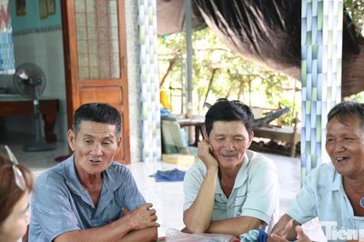 Clip: Gia đình liệt sĩ Huỳnh Văn Quên nghẹn ngào gọi bà Nguyễn Thị Lệ là 'chị Hai'