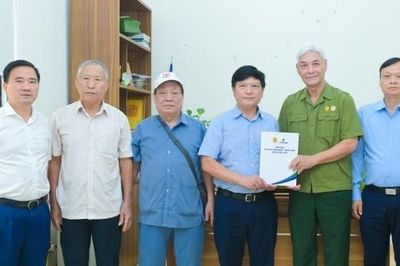 Petrovietnam thăm hỏi, động viên thương binh, nạn nhân chất độc da cam tại Hà Nội