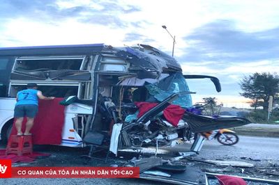 Hai xe khách va chạm trên quốc lộ, nhiều hành khách hoảng loạn