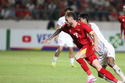 Tuyển Việt Nam: HLV Kim Sang Sik mang gì đến Thái Lan?
