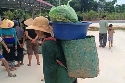Chợ phiên Tam Văn: Nơi 'cây nhà lá vườn' nuôi ước vọng đổi đời