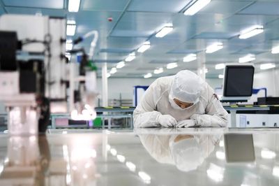 Nhiều nhà khoa học bị phát hiện dùng tiền nghiên cứu để mua đồ gia dụng, mỹ phẩm