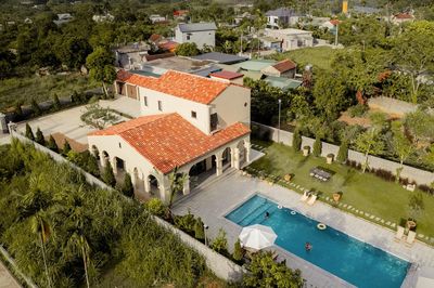 Mua 2.000m2 đất ngập trũng, nữ giám đốc Hà Nội dựng chốn nghỉ đẹp như trời Tây