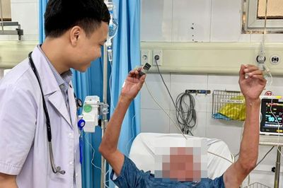 Tận dụng từng phút cấp cứu người đàn ông đột quỵ, 1 giờ sau hết liệt nửa người