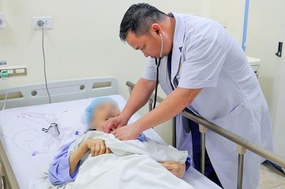 Người phụ nữ đột ngột gục ngã, vào cấp cứu khi sự sống chỉ tính bằng phút