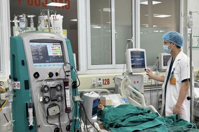 Không ra ăn cơm như thường lệ, người đàn ông được phát hiện bất tỉnh trong phòng