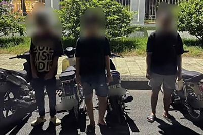 Hàng chục thanh niên nẹt pô, chạy tốc độ cao náo loạn đường phố, bị CSGT chặn bắt
