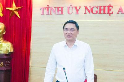Đồng chí Hoàng Nghĩa Hiếu yêu cầu tiếp tục nâng cao chất lượng tham mưu, đẩy mạnh chuyển đổi số trong các cơ quan Đảng